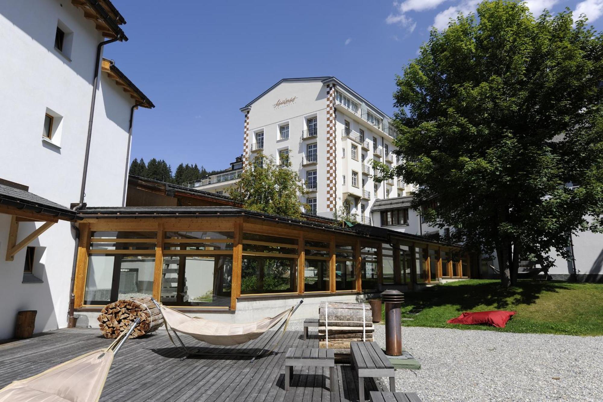 Schweizerhof Hotel 4*